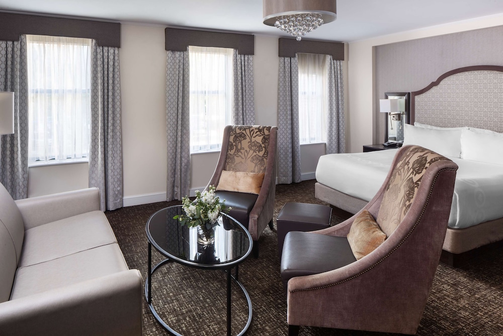 Studio Suite (Brownstone)