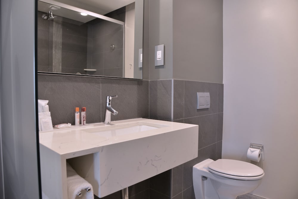Double Room, Non Smoking - Photo 11