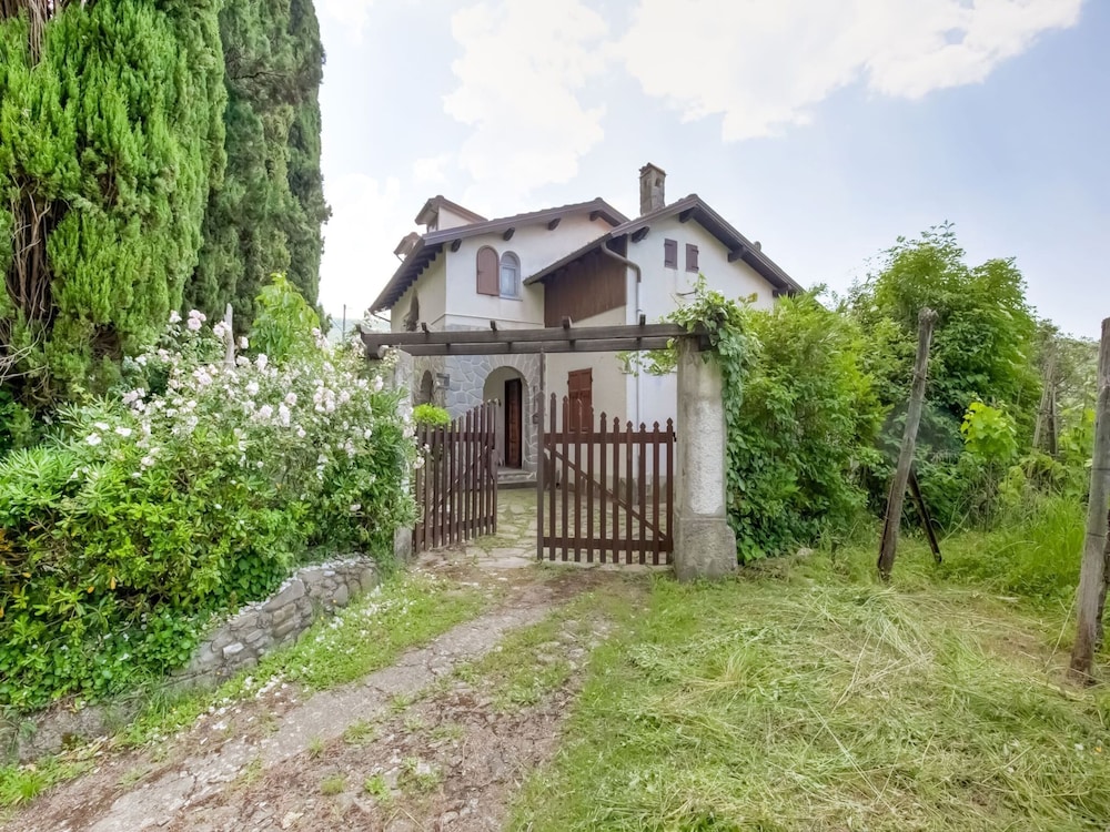 Villa photo 1