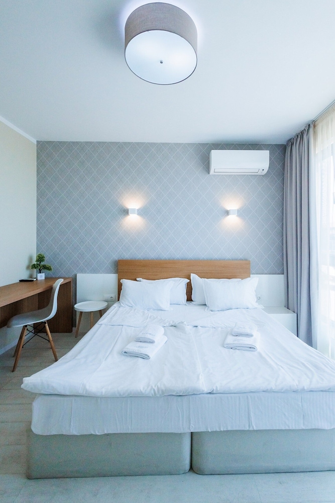 Deluxe Double or Twin Room, Sea View photo 3