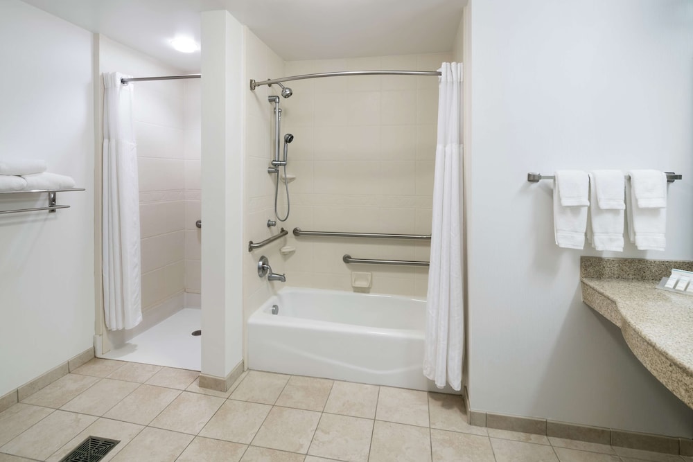 Suite, Accessible - Photo 5