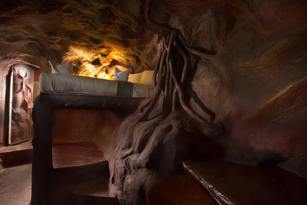 Cave Suites - Photo 5