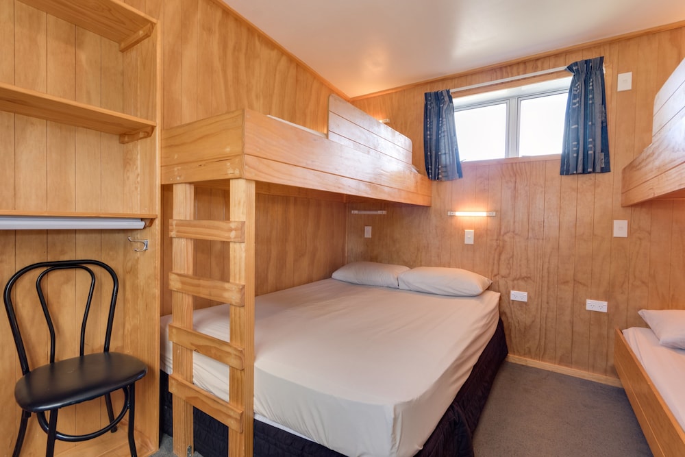 Kitchen Cabin - 5 Berth