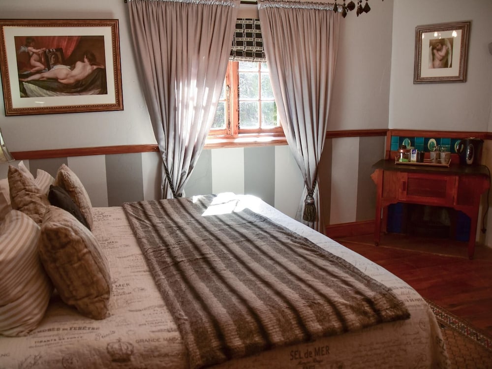 Roos House photo 2