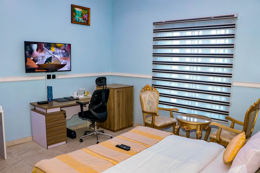 Deluxe Room, 1 King Bed, Non Smoking photo 2