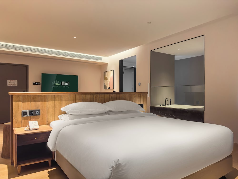 Panoramic Twin Room, 1 King Bed, Private Bathroom, Hill View photo 3
