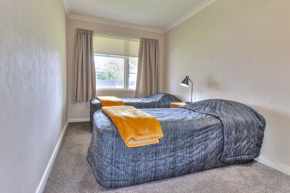 Standard Suite, 2 Bedrooms, Non Smoking, Shared Bathroom (Unit) photo 3