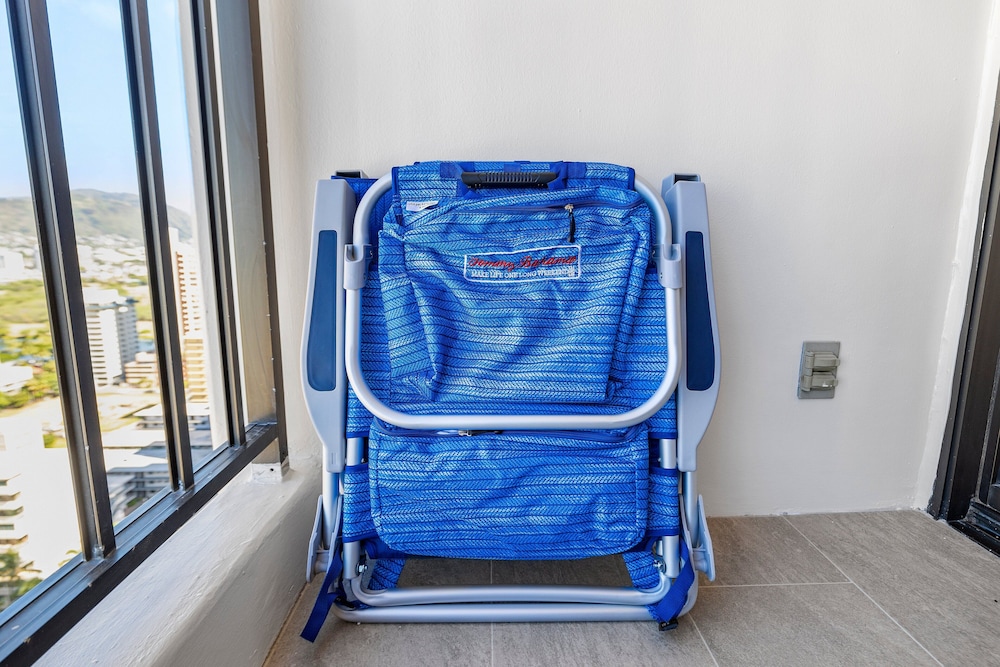 Premium Remodeled Condo with Ocean View and Parking: Premium Suite, 1 King Bed with Sofa bed, Air conditioning, Ocean View (0132) photo