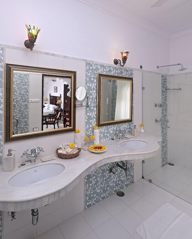 Lake Facing Suite Room photo 3
