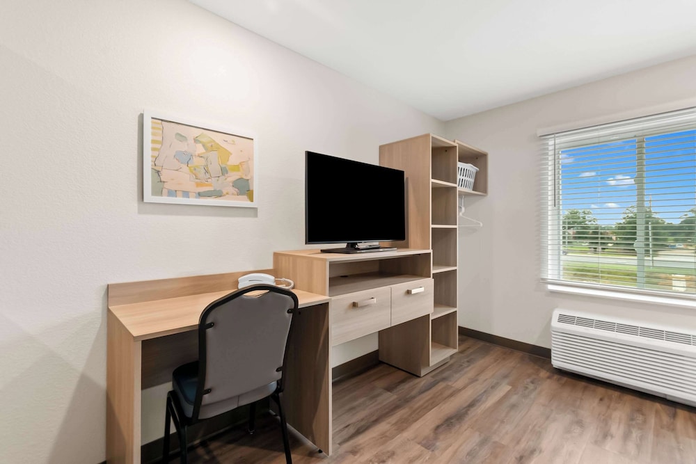 Studio Suite, 1 Queen Bed, Non Smoking (Transfer Shower) photo 3