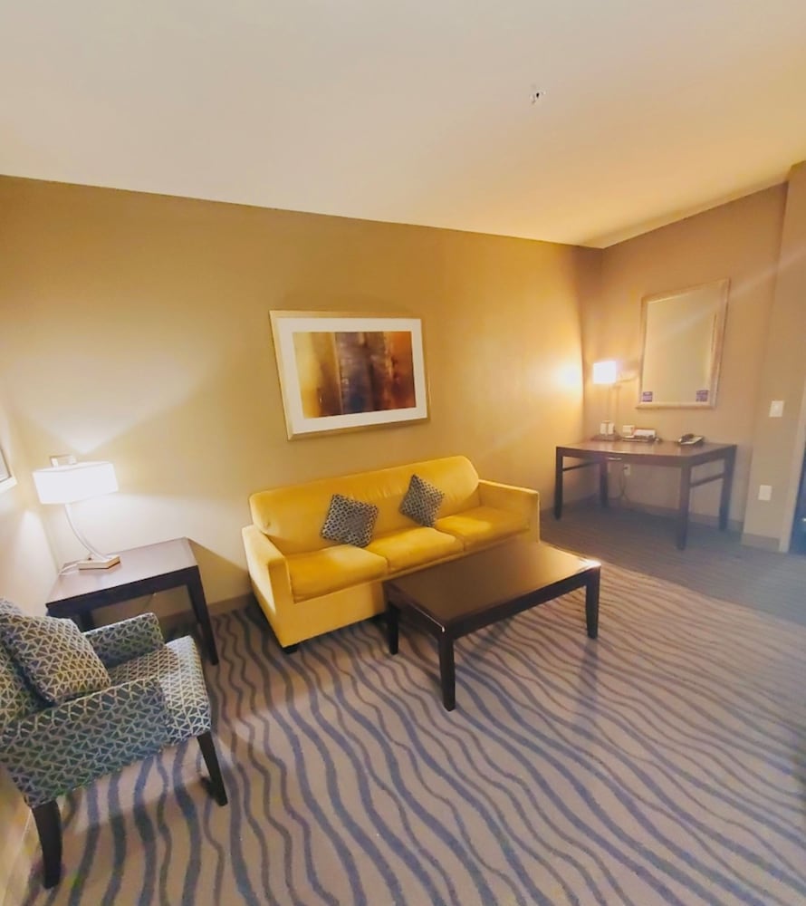 Junior Suite, 2 Queen Beds, Accessible (Roll-In Shower) - Photo 5