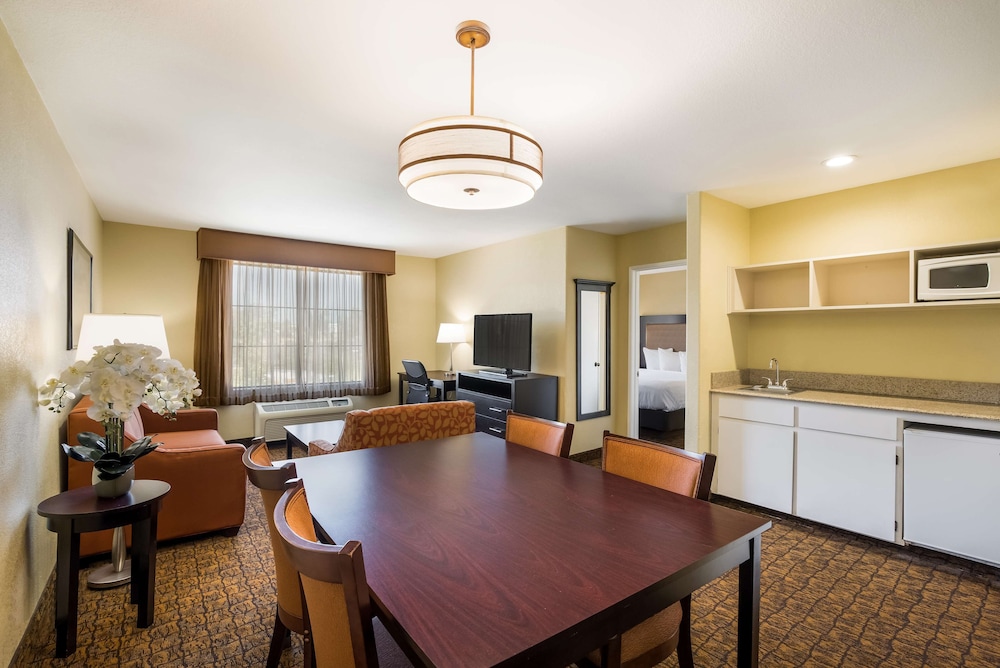 Suite, Multiple Beds, Non Smoking, Refrigerator & Microwave (with Sofabed) - Photo 1