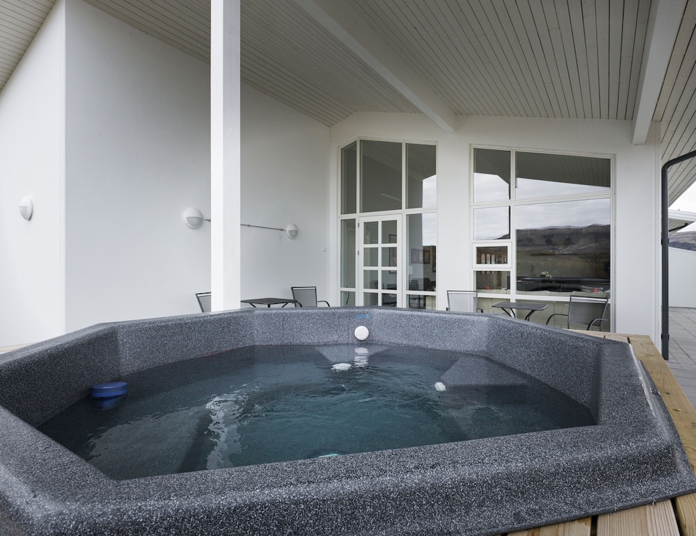 Deluxe Double Room with Hot Tub Access - Photo 5