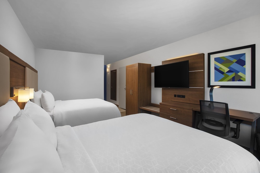 Standard Room, 2 Queen Beds (Extra Floor Space) - Photo 2