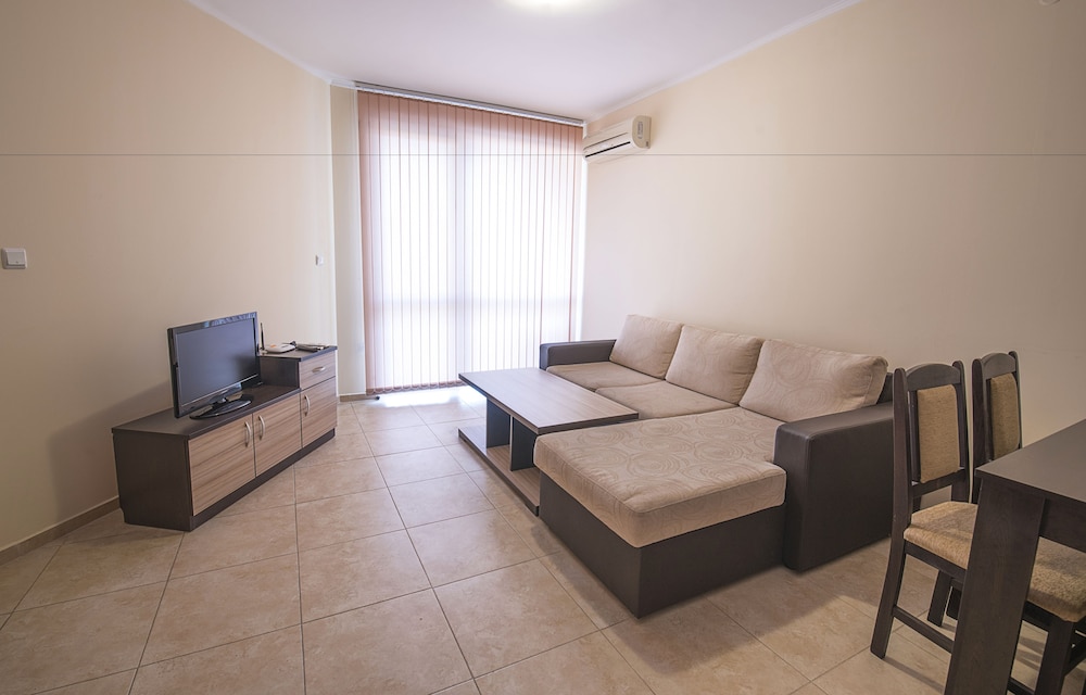 Classic Apartment, 1 Bedroom, Balcony photo 2