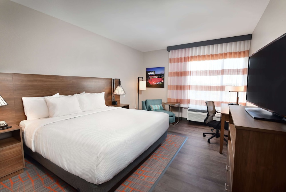 Room, 1 King Bed, Accessible, Non Smoking (Mobility) - Photo 1