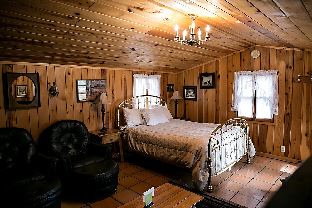 Historical Nugget, Cabin 7 photo 2