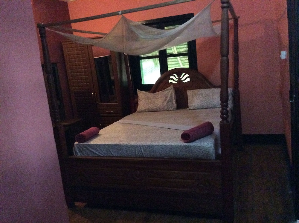 Basic Bungalow, 1 Queen Bed, Non Smoking