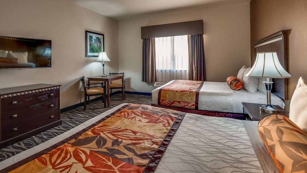 Standard Room, 2 Queen Beds, Accessible, Refrigerator & Microwave - Photo 2