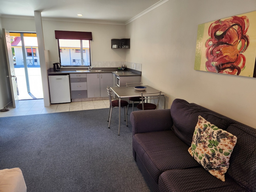 One Bedroom + Single photo 2