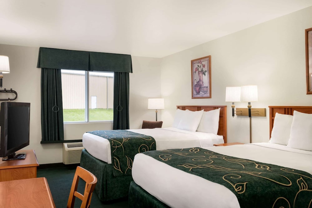 Deluxe Room, 2 Queen Beds, Accessible, Non Smoking (Mobility) - Photo 1