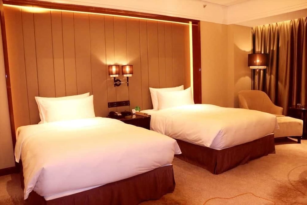 Deluxe Room, 2 Twin Beds photo 2