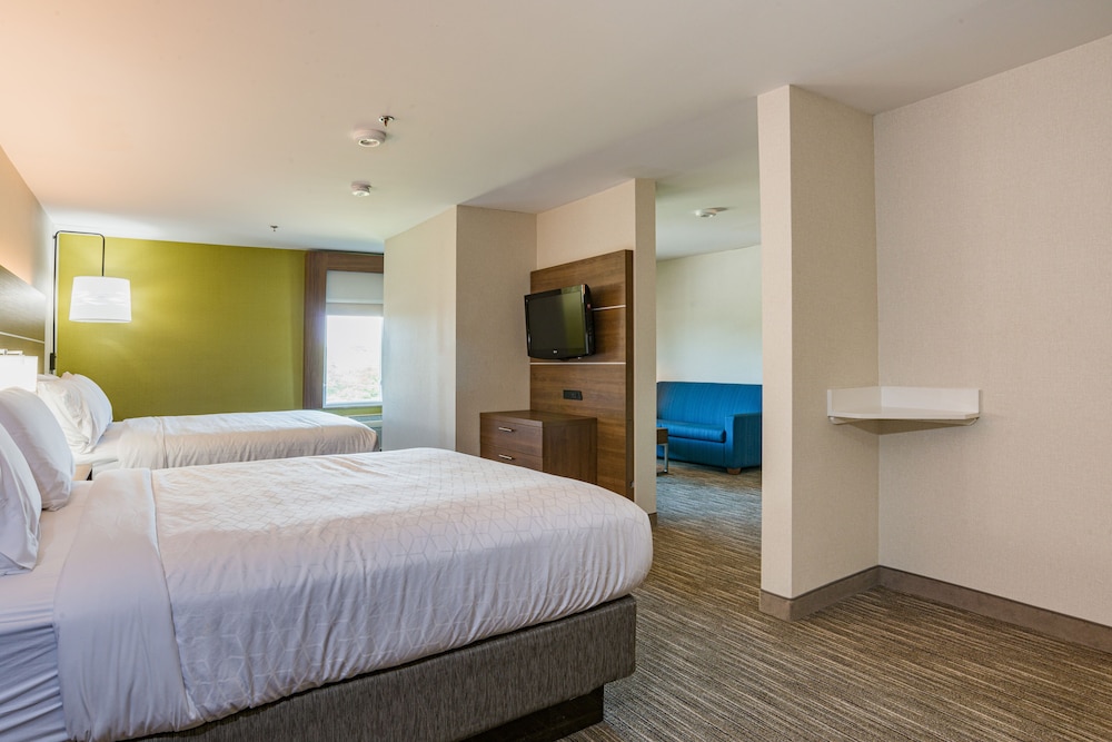 Suite, Multiple Beds photo 2