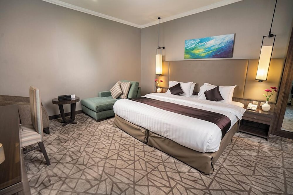 Junior Suite, 1 King Bed with Sofa bed