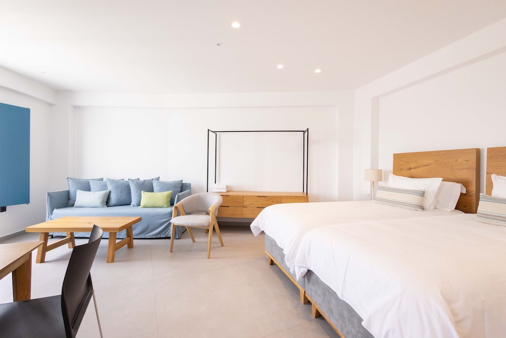 Comfort Deluxe Family Courtyard Room - Photo 3