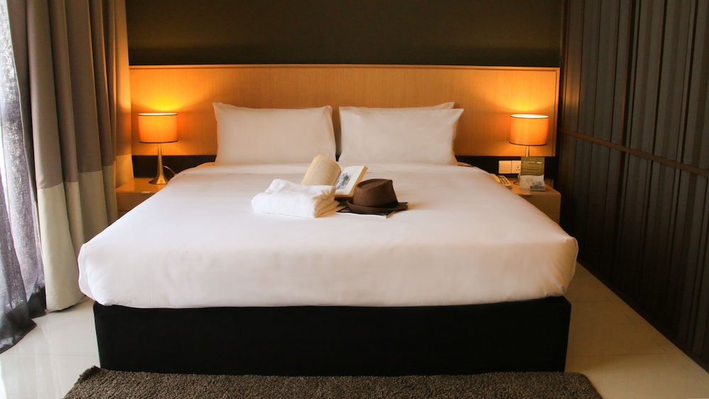Junior Suite King City View Room Only photo 2