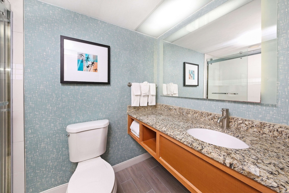 Room, 2 Double Beds, Bathtub - Photo 4