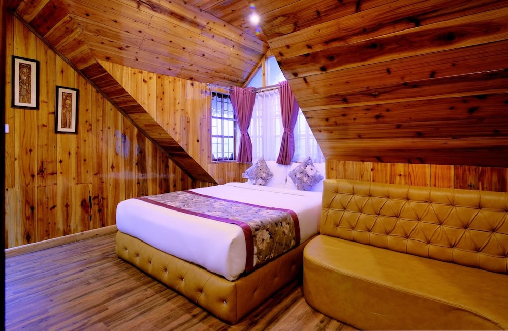 Attic Chalet,Hill View