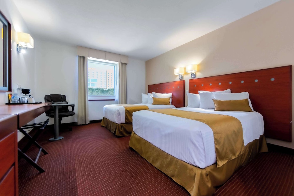 Standard Room, 2 Double Beds, Non Smoking - Photo 4