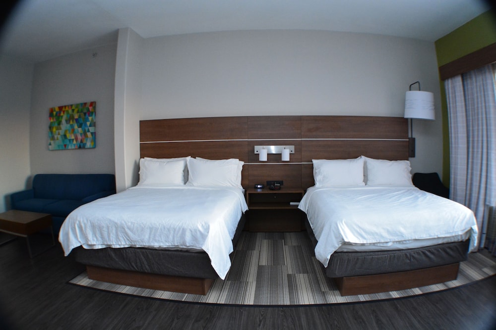 Suite, 2 Queen Beds - Photo 8