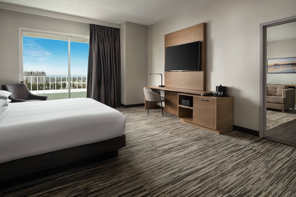 Classic Room, 1 King Bed, Balcony photo 3