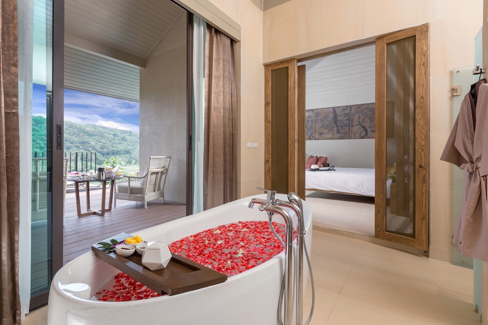 Grand View Pool Villas  (Lake View) - Photo 3