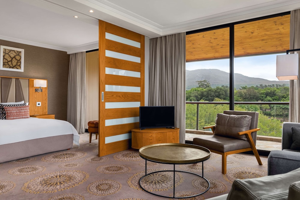 Deluxe King Suite with Garden View - Photo 7