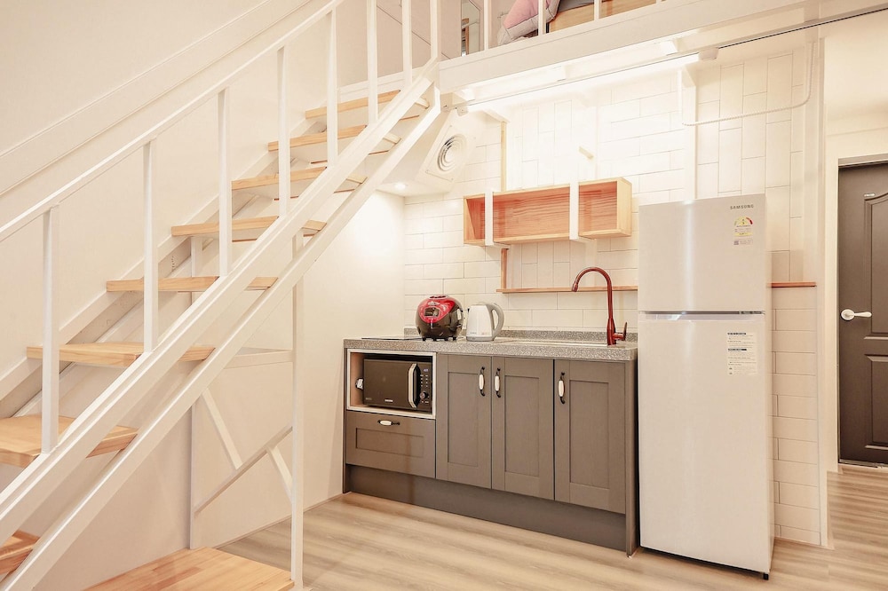 Basic Room, 1 Bedroom (F104) - Photo 6