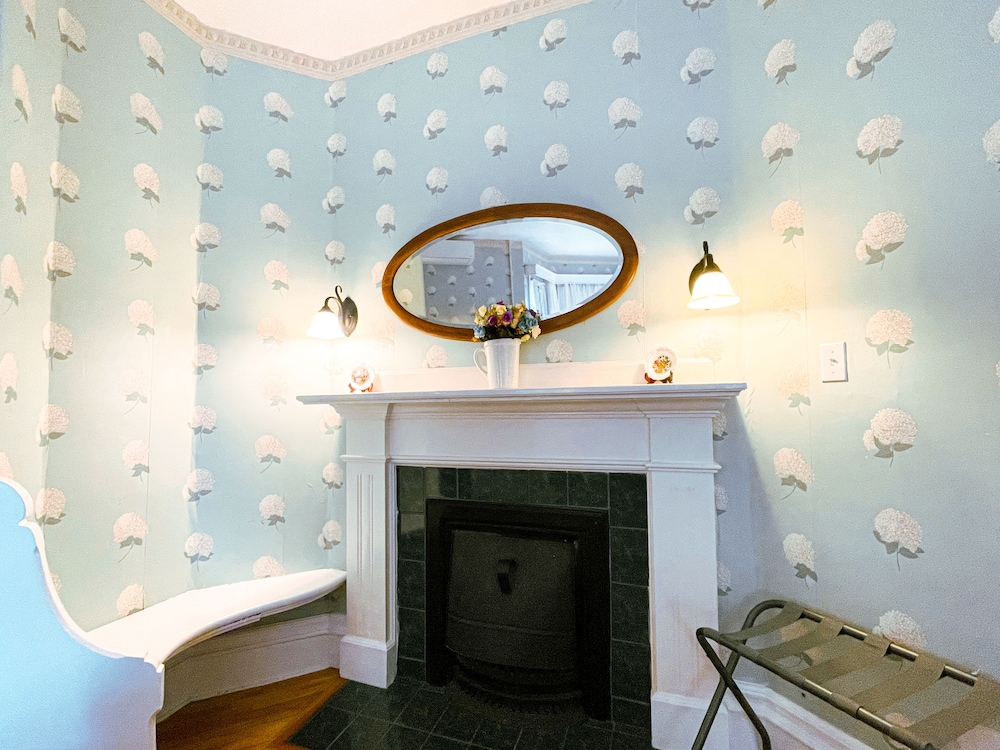 The C.B Chappell-On 2nd floor photo 3