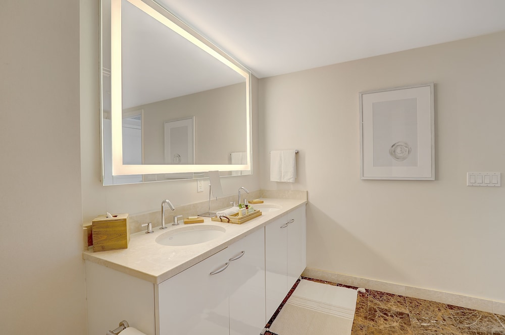 Suite, 1 King Bed, Accessible, Oceanfront - Photo 9