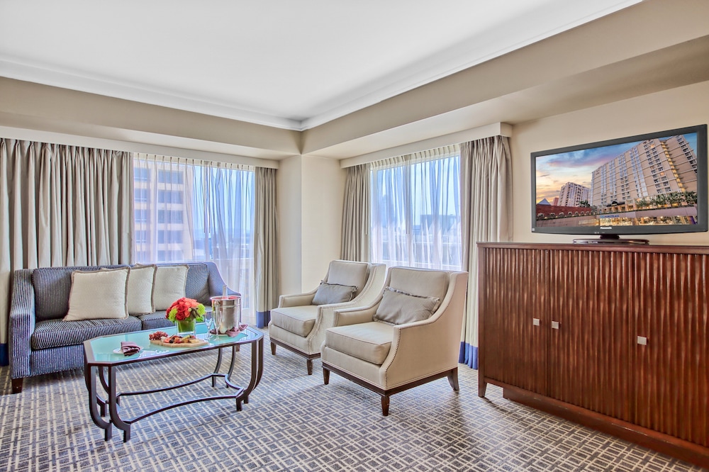 Executive Room, 1 King Bed (Deluxe)