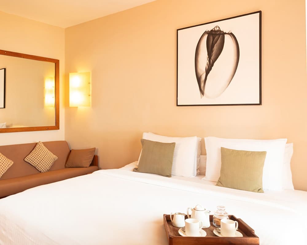 Luxury Room, 1 King Bed, Garden View - Photo 1