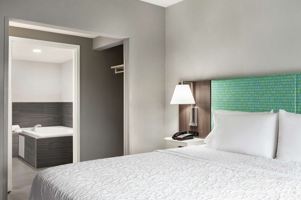 Room, 1 King Bed, Non Smoking - Photo 3