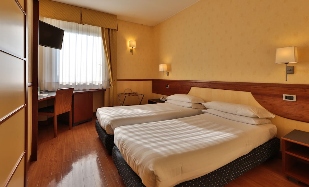 Classic Room, 2 Twin Beds - Photo 2