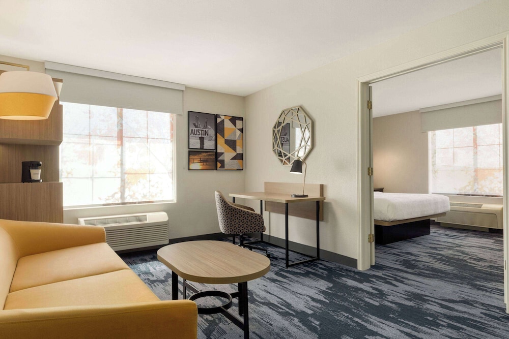 Executive Room, 1 King Bed, Non Smoking - Photo 2