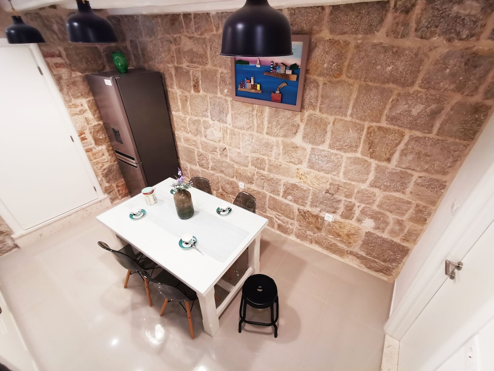 City Villa, 3 Bedrooms, Kitchen - Photo 5