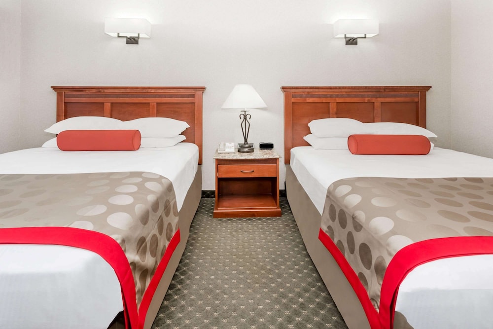 Standard Room, 2 Queen Beds, Non Smoking - Photo 1