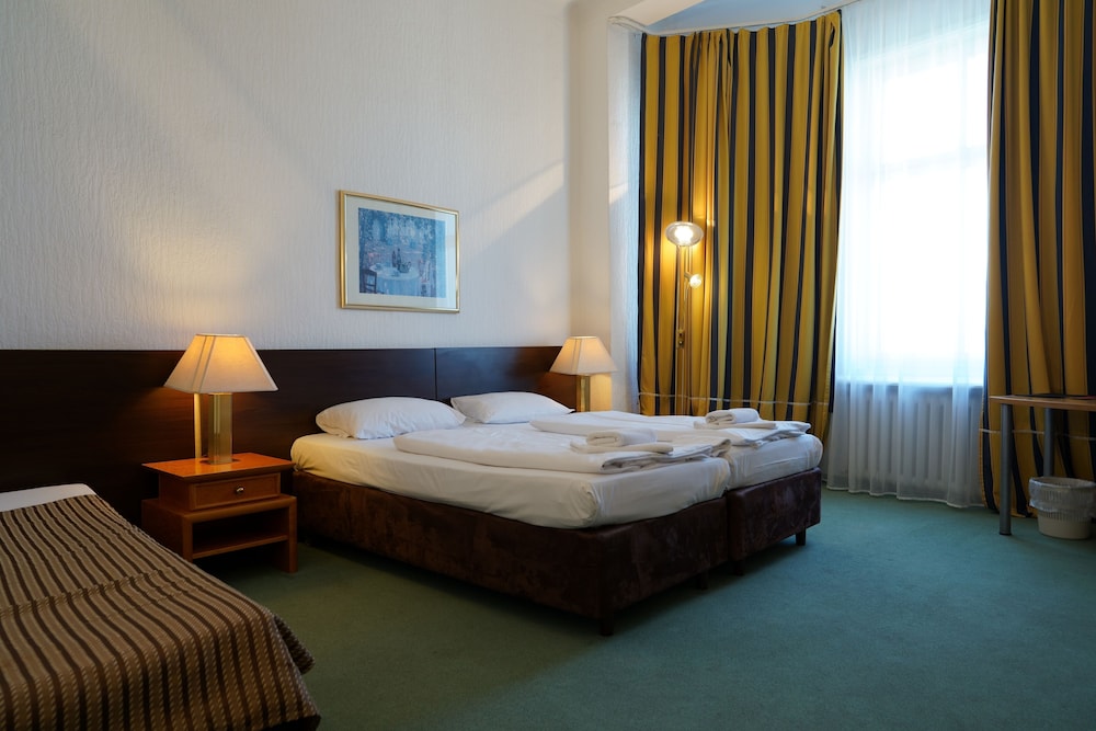 Economy Triple Room photo 1