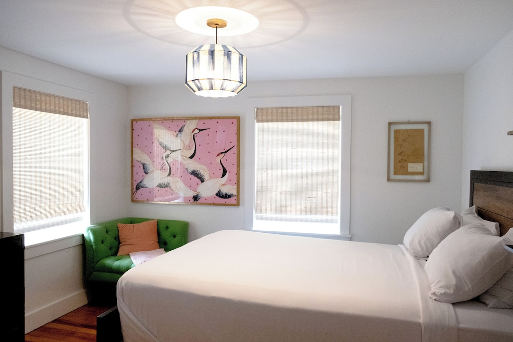 Basic Single Room, 1 Queen Bed