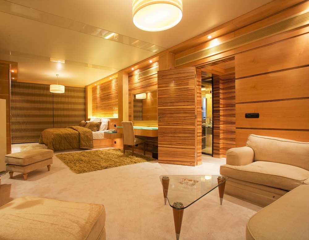 Penthouse photo 3